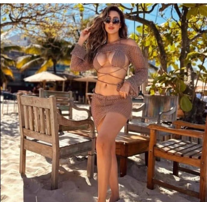 Conjunto de praia com blusa vazada